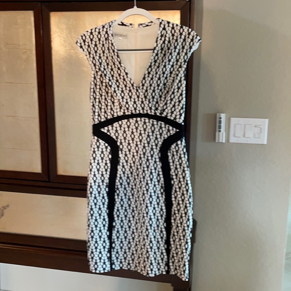 Kay Unger size 8 black and white dress